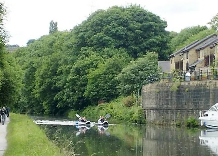 *rc246*for Your Relaxed & Cosy + Free Parking Leeds (West Yorkshire)